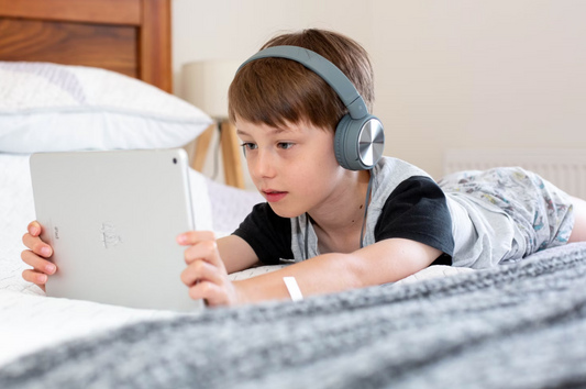 Navigating Technology and Online Safety for Tweens: A Guide for Concerned Parents