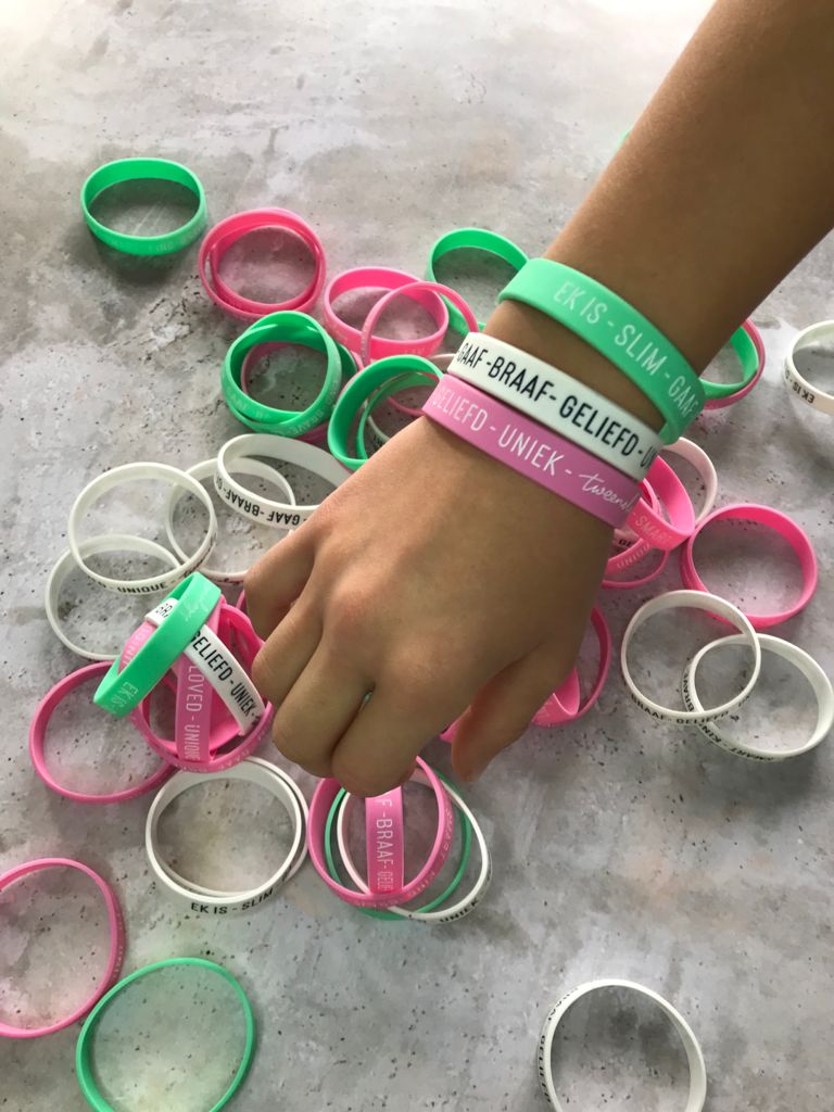 Bracelet Silicone Wrist Band in Ambedkar Nagar - Dealers, Manufacturers &  Suppliers -Justdial