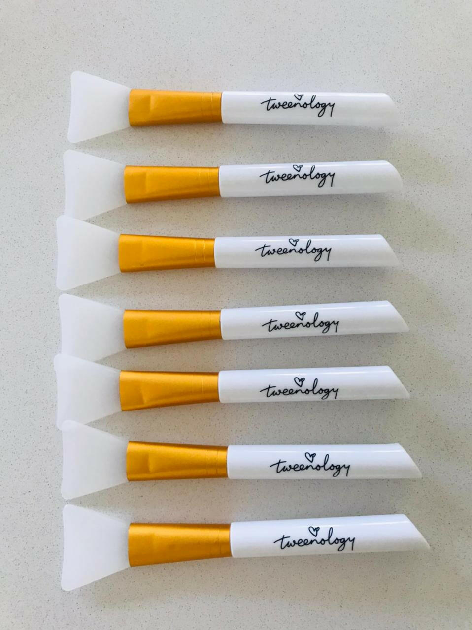 SILICONE FACE MASK BRUSH.