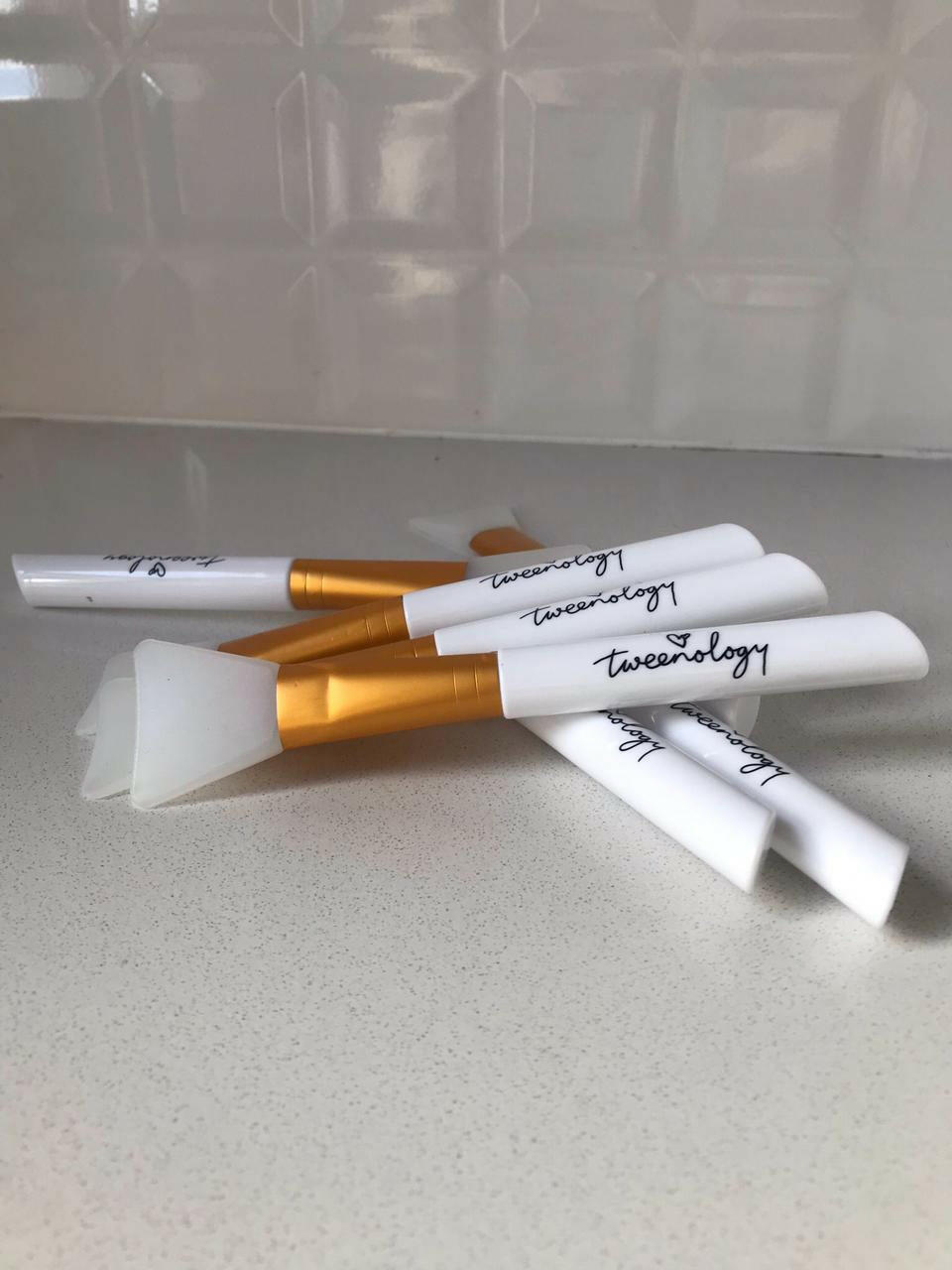 SILICONE FACE MASK BRUSH.