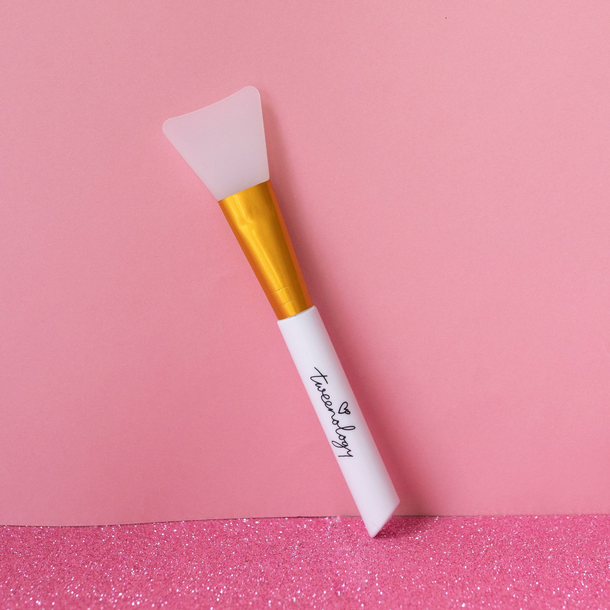 Tweenology silicone face mask applicator brush — hygienic reusable skincare tool for tween face mask application, made in South Africa